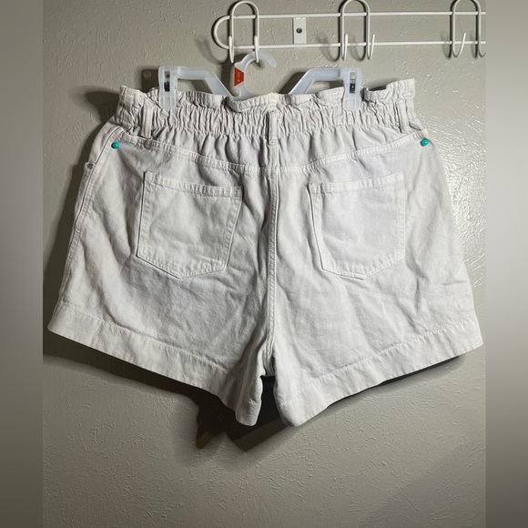 Forever 21 Cream Paper Bag Shorts with Flared legs - Picture 5 of 5